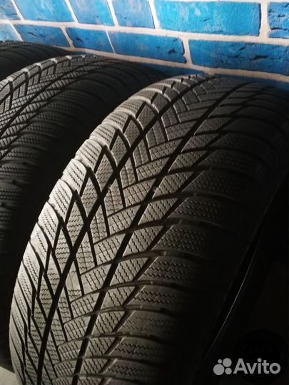 Bridgestone Blizzak LM-001 255/55 R20 110H