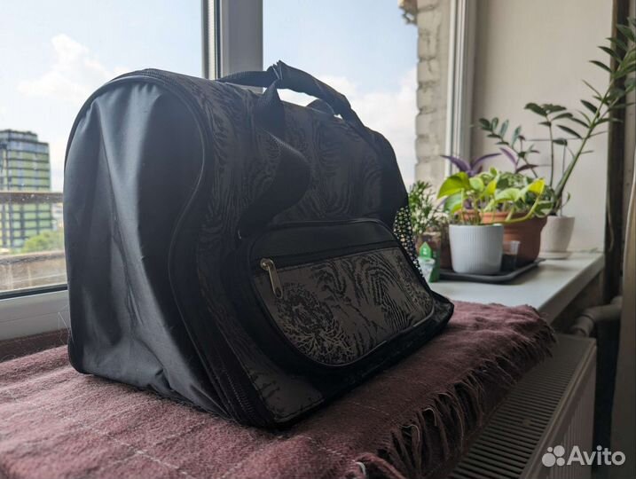 Переноска для кошек и собак