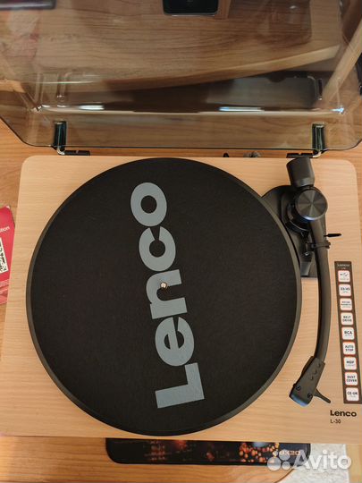 Проигрыватель виниловых пластинок Lenco L30