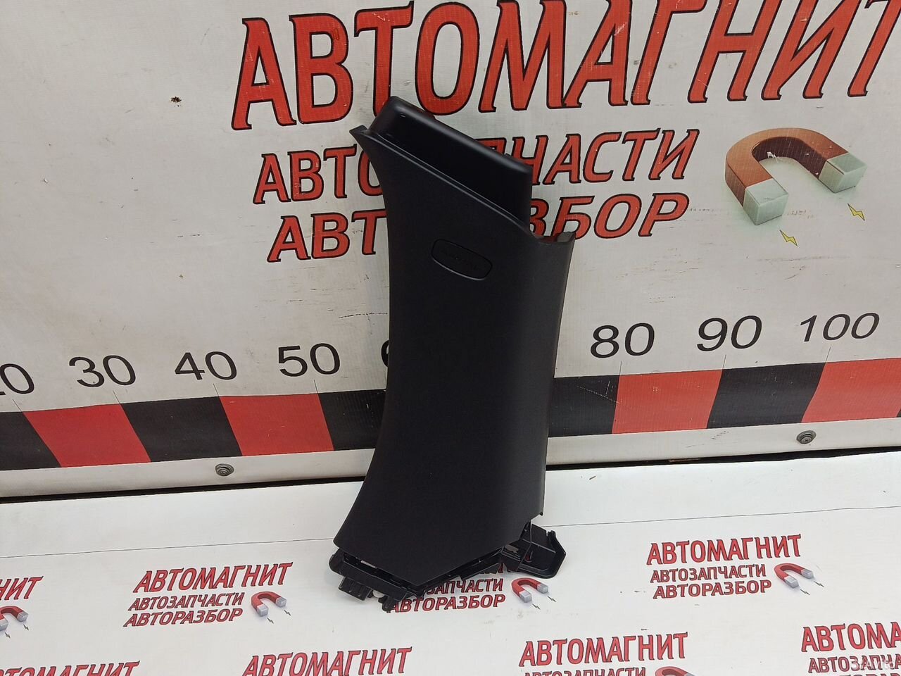 Обшивка стойки задняя правая Geely Monjaro