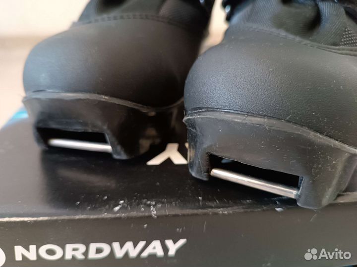 Лыжные ботинки 35 р