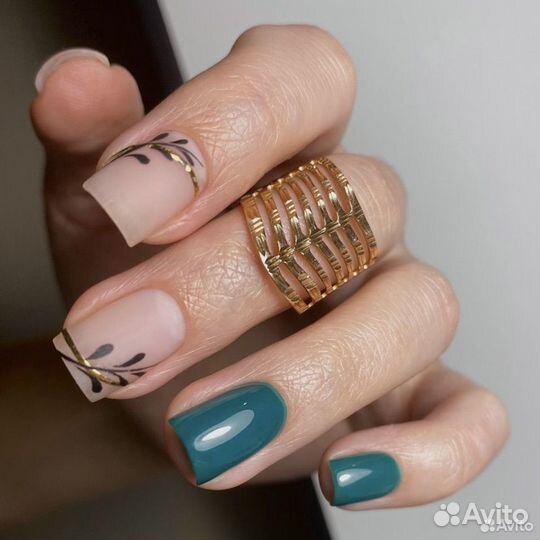 Модель на маникюр