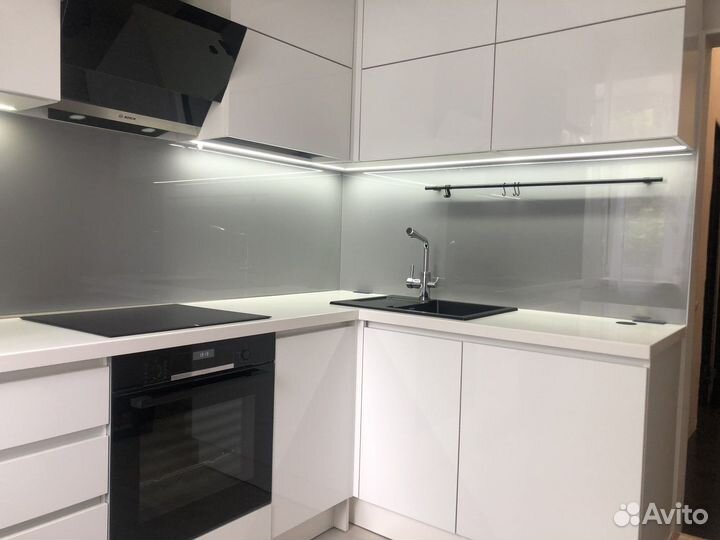 Стеклянный фартук скинали