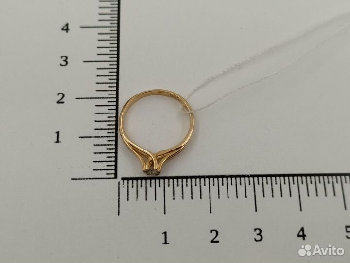 Кольцо с природным камнем Золото