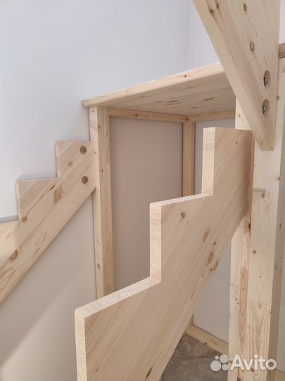 Деревянные лестницы на второй этаж