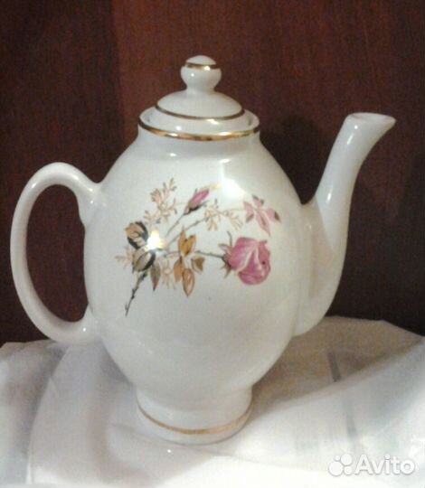 Чайник большой, дореволюционный. Кузнецовский