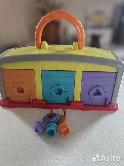 Гараж с машинками и ключами