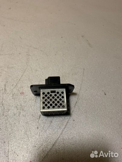 Резистор отопителя Mitsubishi Dion CR6W 4G94 2005