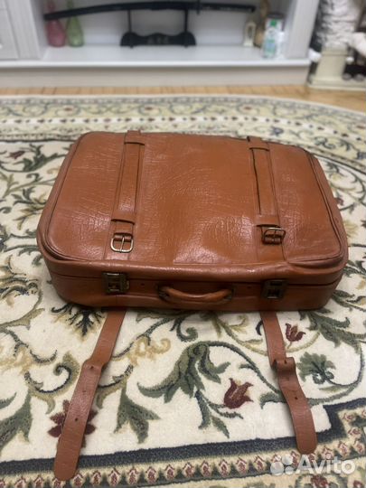 Кожаный дорожный чемодан