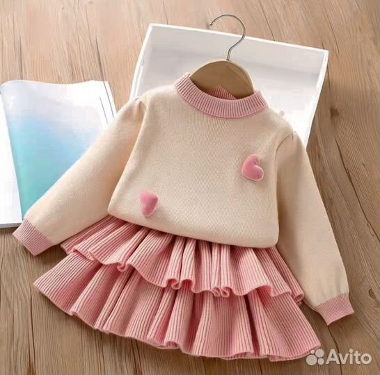 Вязаный костюм с юбкой