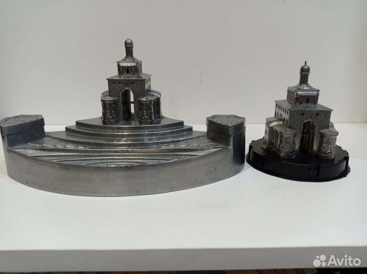 Сувенирные золотые ворота