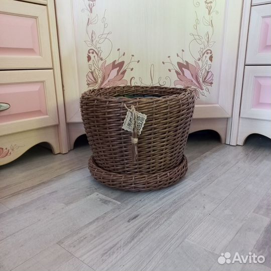 Кашпо из искусственного ротанга на 12 л с поддоном