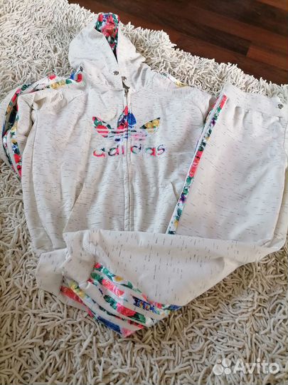 Блузки,кофты,джинсы на девочку