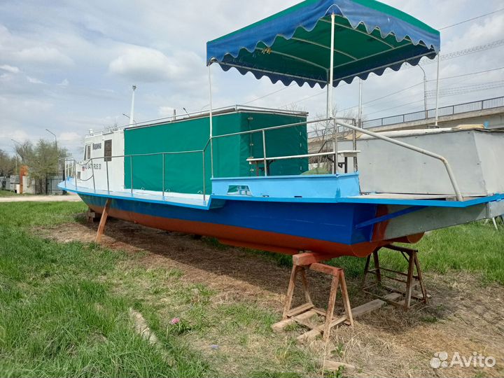 Катер Марина