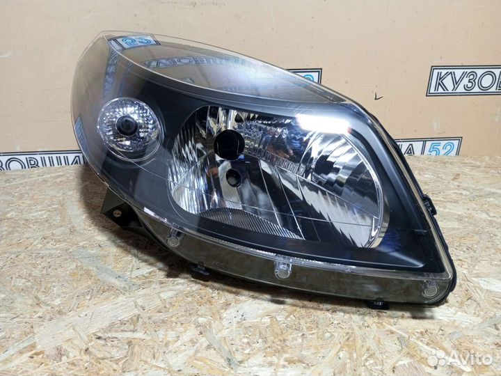 Фара правая Renault Sandero Stepway (09-14г) черна