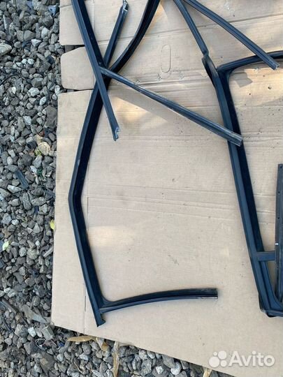 Уплотнитель стекла Skoda Fabia 2