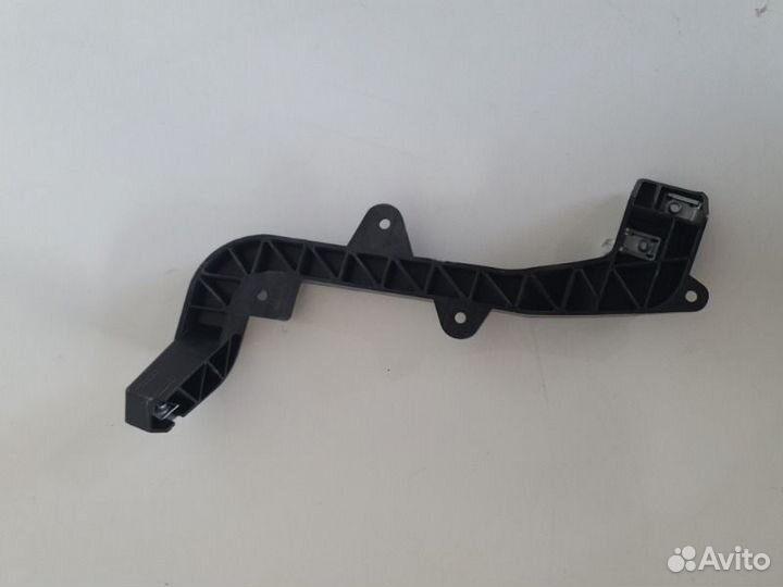 Кронштейн крепления радиатора левый Mercedes-Benz