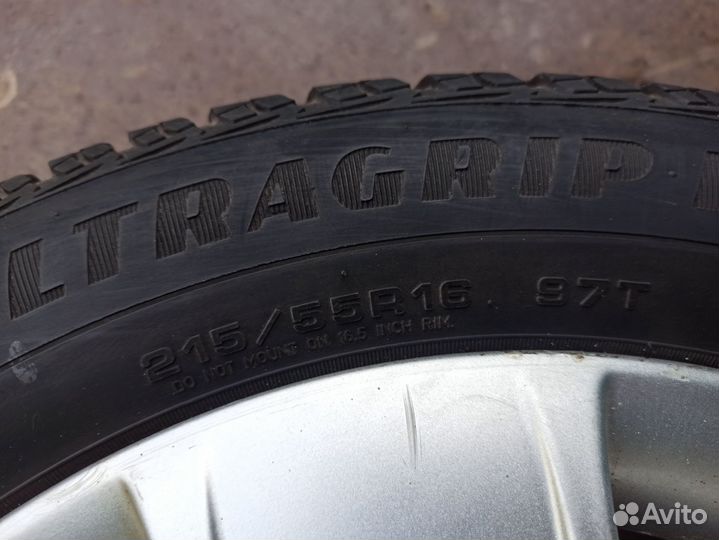 Goodyear UltraGrip Ice 2 215/55 R16