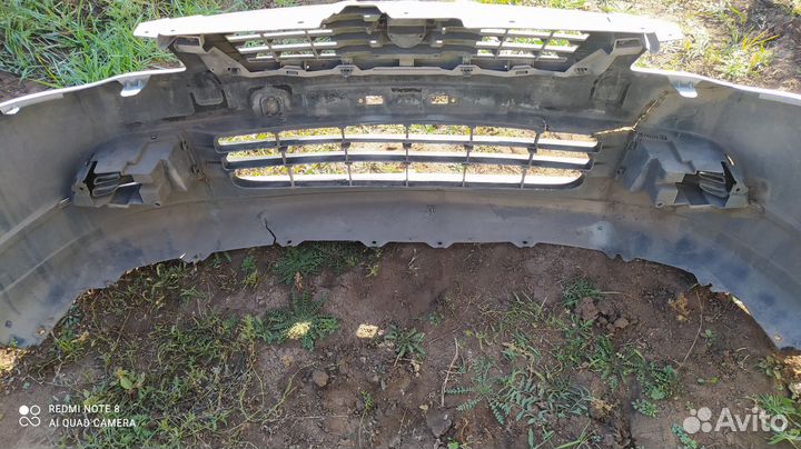 Бампер передний на Nissan