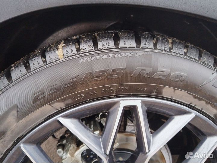 Pirelli Ice Zero 235/55 R20 105