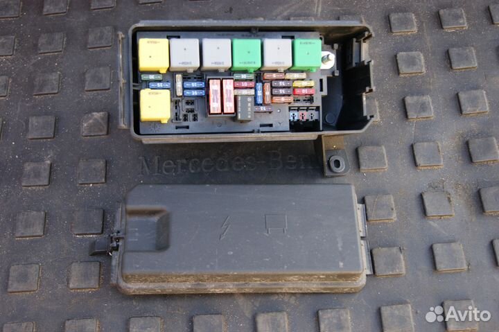 Блок предохранителей Mercedes ML164 А1645408310