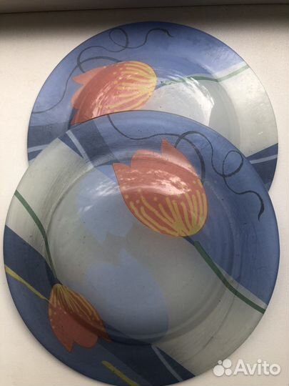 Два цветных стеклянных блюдца (цена за оба)