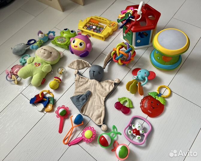 Набор фирменных развивающих игрушек для малыша)