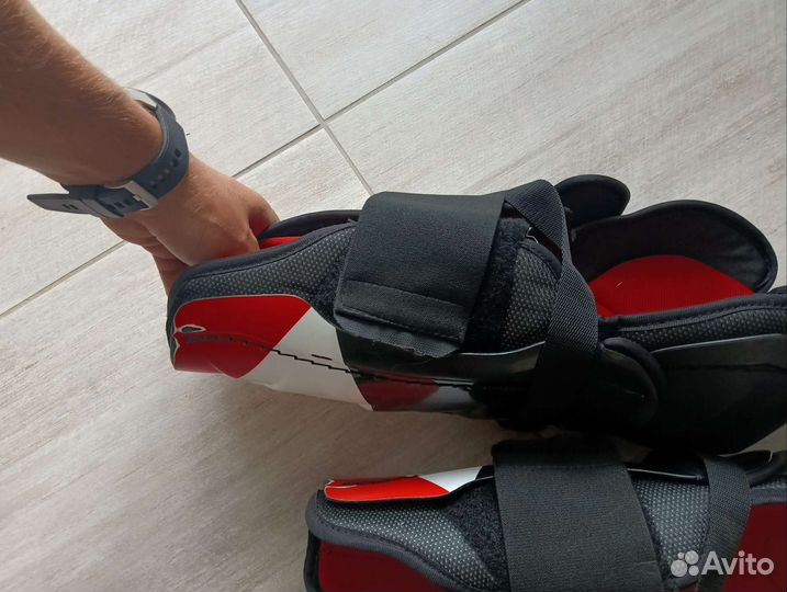 Щитки хоккейные ccm 14 FT475