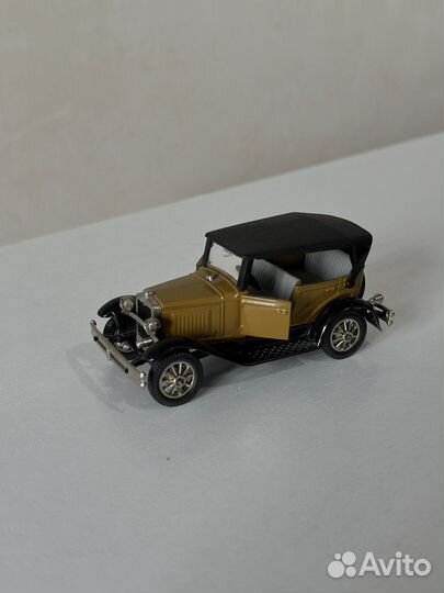 Модель автомобиля 1:43 газ А без коробки