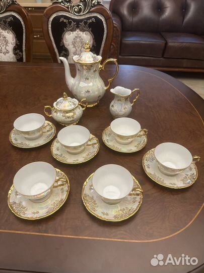 Фарфоровый чайный сервиз 