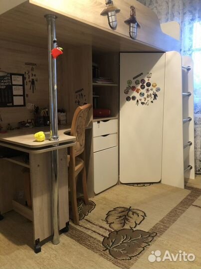 Детская кровать чердак со столом и шкафом