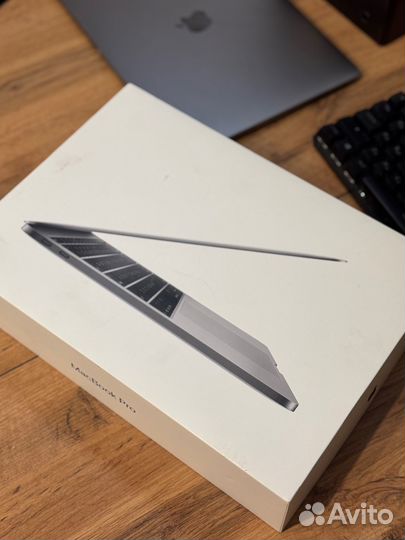 Apple macbook pro 13inch 2017