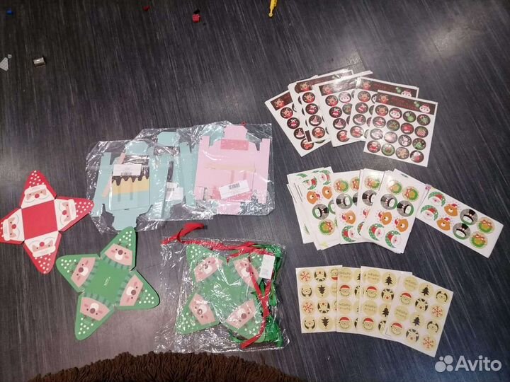 Новогодние наклейки и коробочки