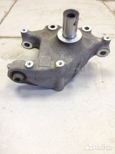 Кулак поворотный задний левый