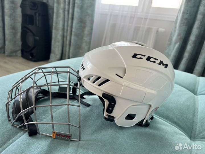 Хоккейный шлем