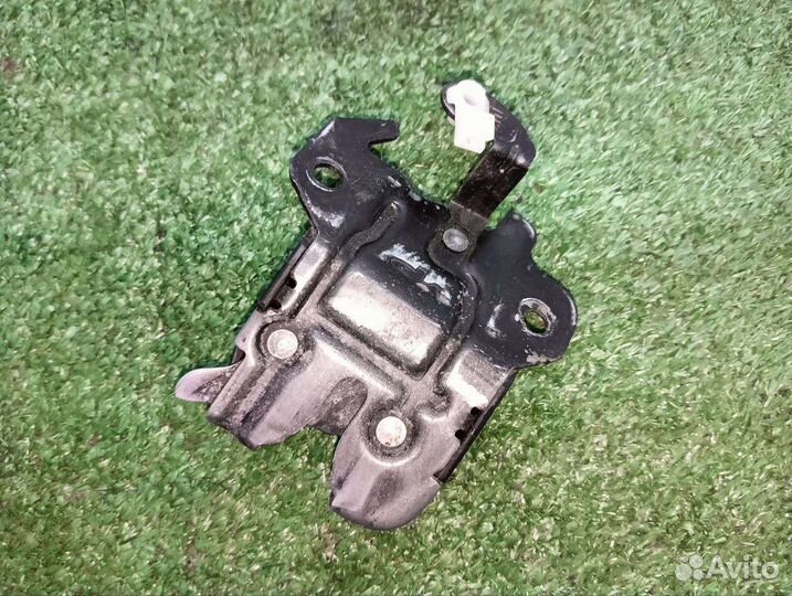 Замок крышки багажника Kia Spectra