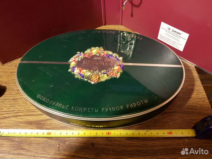 Шкатулка из СССР карболит.Коробки от конфет металл