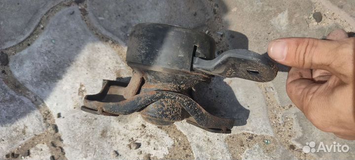 Подушка двигателя правая Toyota Vista SV30 3SFE