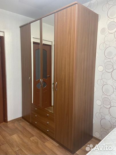 Шкаф 4хдверный с зеркалом