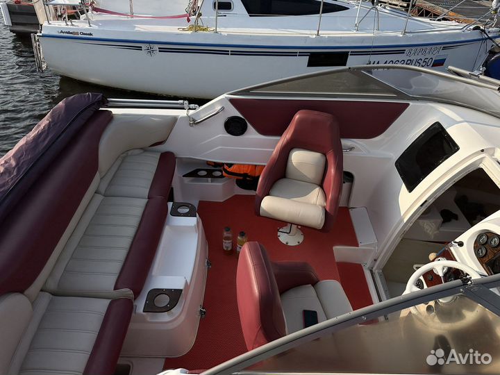 Аренда каютного катера с капитаном яхта вейкборд