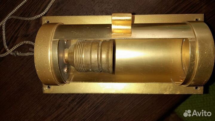 Настенный судовой светильник