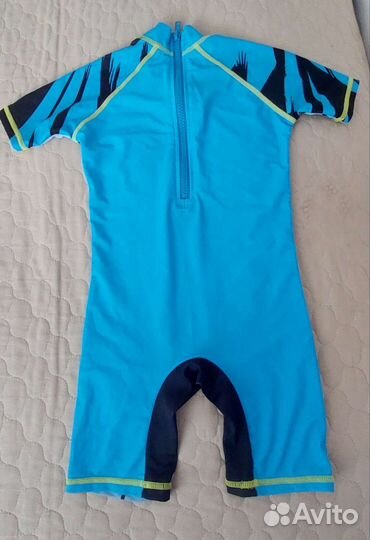 Плавательный костюм