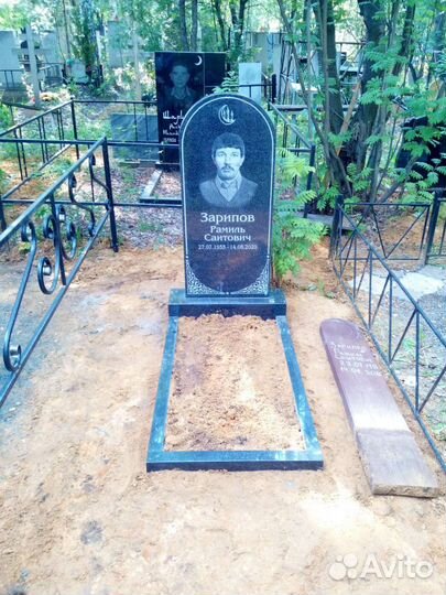 Памятники из чёрного гранита,Карелия