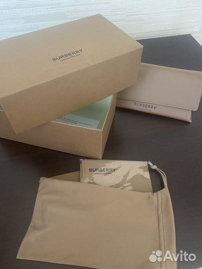 Солнцезащитные очки женские burberry