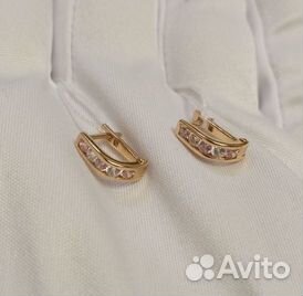 Золотые серьги с камнем