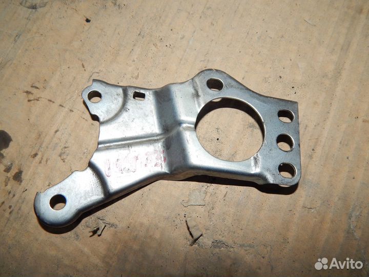 Кронштейн дроссельной заслонки