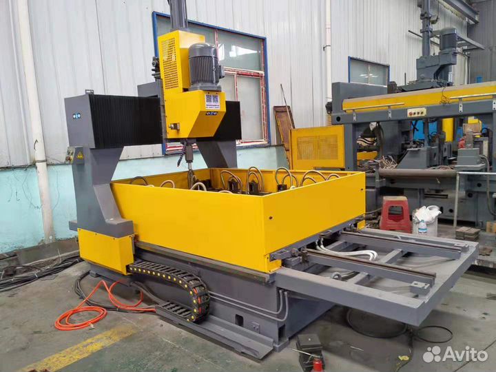 Вертикально сверлильный станок с чпу