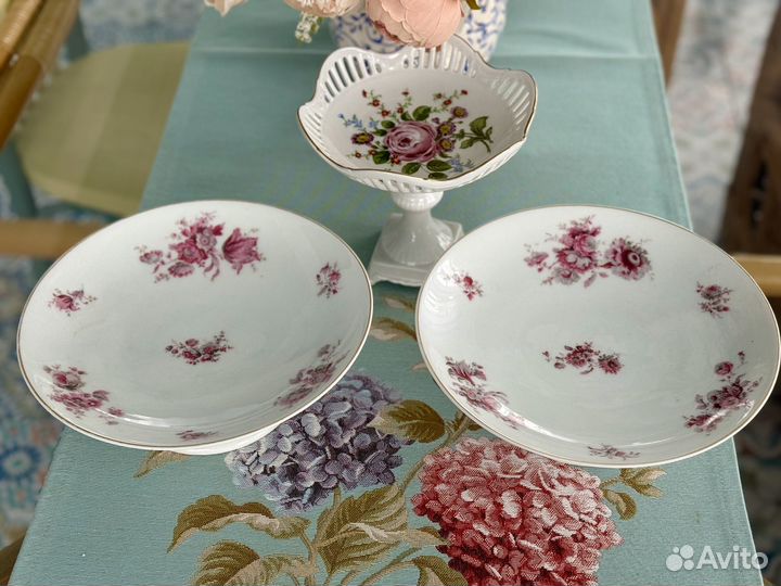 Винтаж две фарфоровые вазы на ножках Чехия