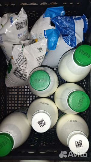 Хлеб, молоко на корм животным, творог замороженный