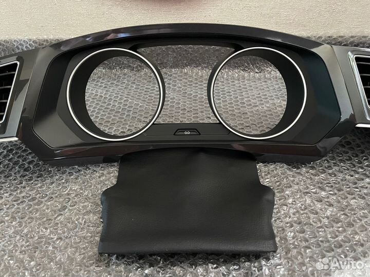 Рамка для приборной панели Volkswagen Tiguan AD1